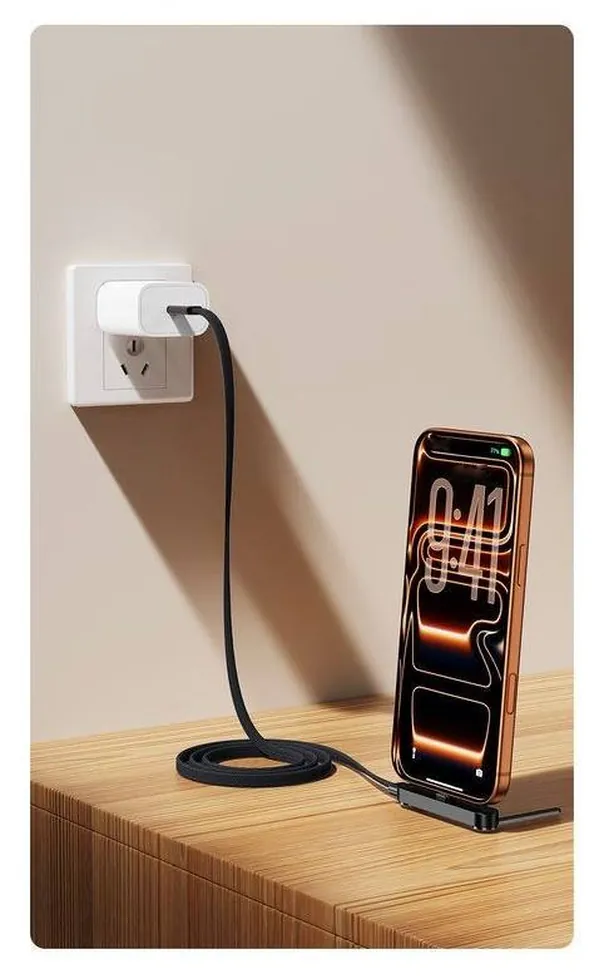 Câble USB-C vers USB-C 240 W à prise coudée et support de téléphone pliable, tressé, 1,5 m – Image 2
