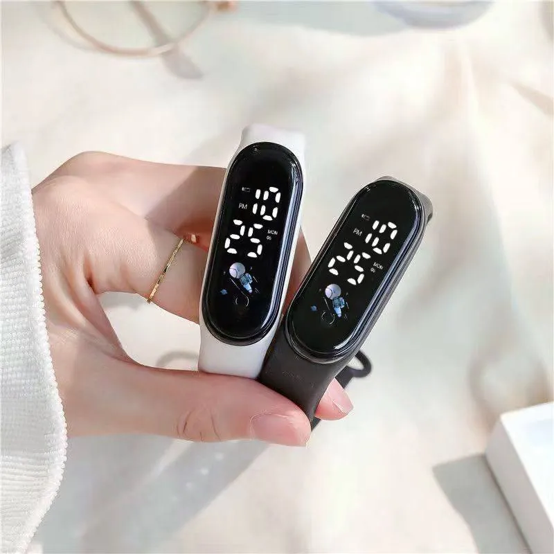 Montre bracelet LED tactile en silicone - Image 2