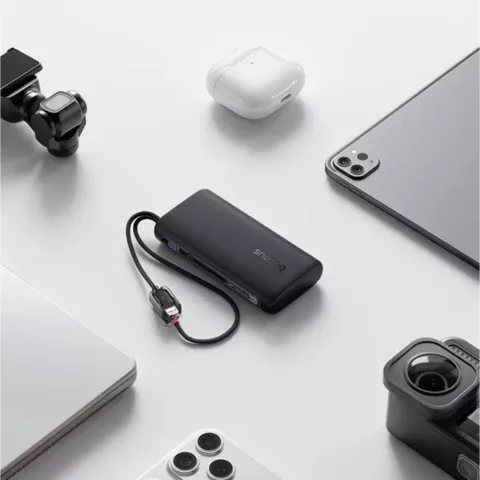Powerbank Baseus 67 W 10 000 mAh avec câble USB-C tressé intégré